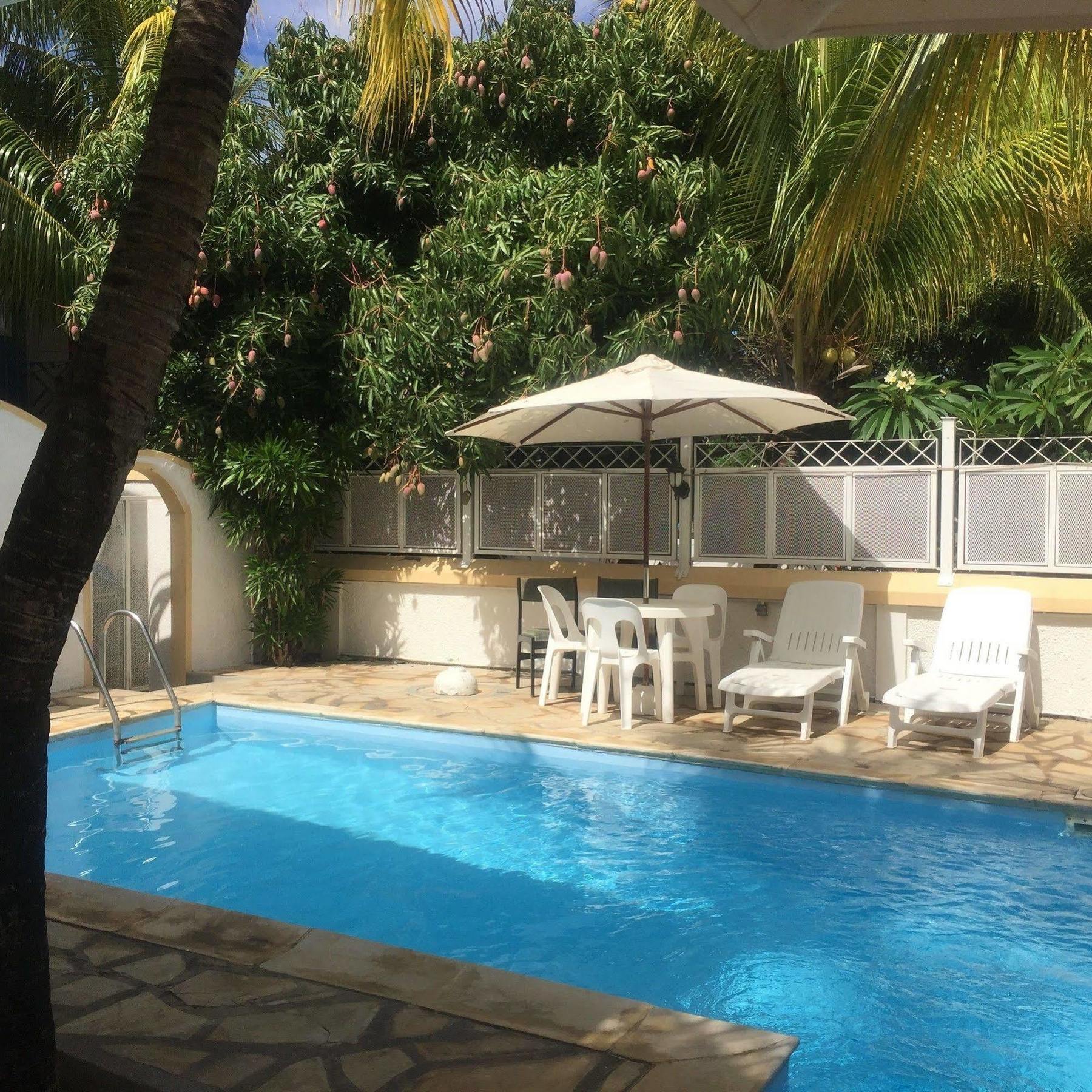 Rayan Tourist Villa Flic en Flac Экстерьер фото