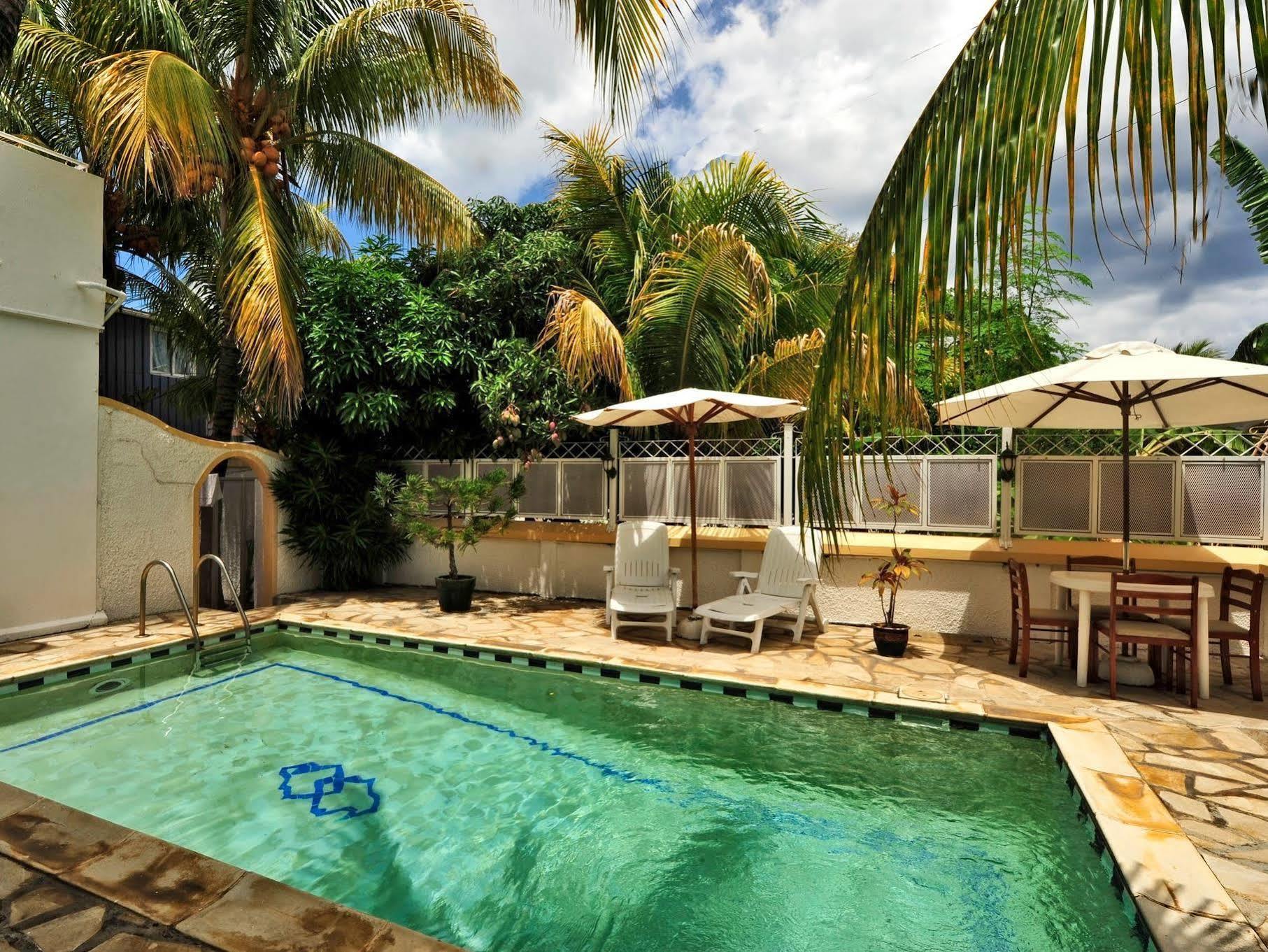 Rayan Tourist Villa Flic en Flac Экстерьер фото